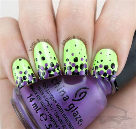 Cute and simple green and purple Halloween nail design (dotticure) - IG @GameNGloss | Halloween ...