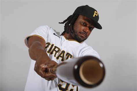 A Josh Bell contract extension: Should the Pirates? What would it look like? - The Athletic