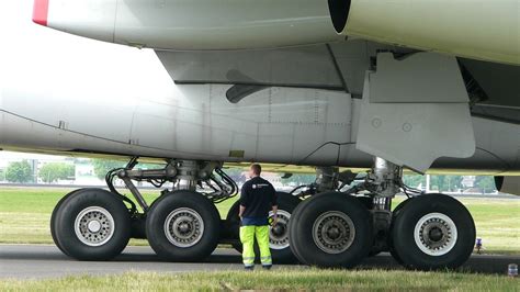 Airbus-A380-landing-gear.jpg (1600×898) | planes | Pinterest | Landing ...