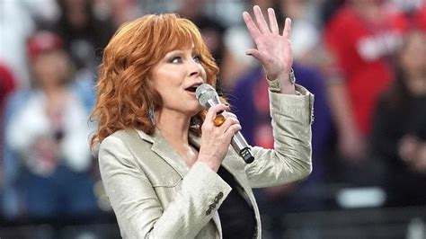 Reba McEntire - The Star-Spangled Banner (Super Bowl 2024) tekst piosenki - Teksciory.pl