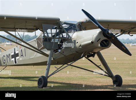 Ausschluss Nach oben Laufend fieseler storch Eisbär Unterbrechung Kreuz