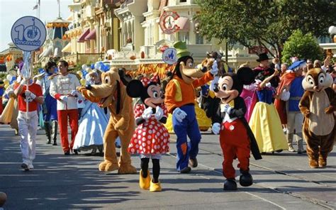 Disney Musings: Wordless Wednesday: Disney Characters on Parade, Walt Disney World's 40th ...