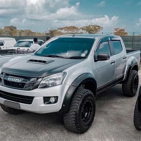 Isuzu D-Max (17) Matte Black Smooth Arches (Double Cab) – Max Motorsport