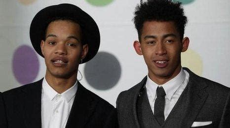 Rizzle Kicks say they'll offer work experience - BBC News