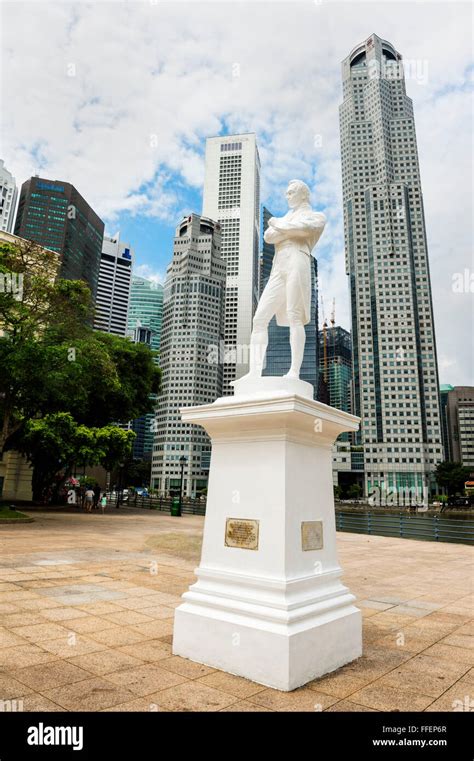 Raffles' landing site, Sir Thomas Stamford Raffles statue, Singapore Stock Photo, Royalty Free ...