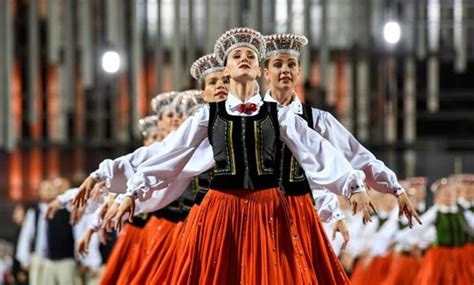 Latvian mega choir echoes Baltic state's history - EgyptToday