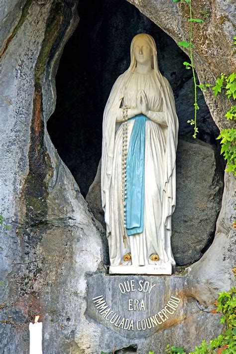 statue de l'immaculée conception notre dame de Lourdes | Lady of ...