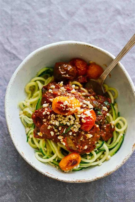 Vegetarian Zucchini Spaghetti w/ Red Sauce & Mushrooms - Jar Of Lemons