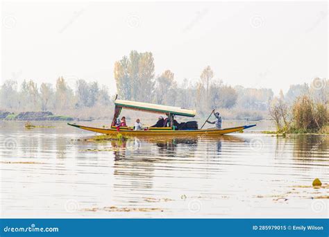 Tourists in a Traditional Boat at Dal Lake Editorial Image - Image of asia, group: 285979015