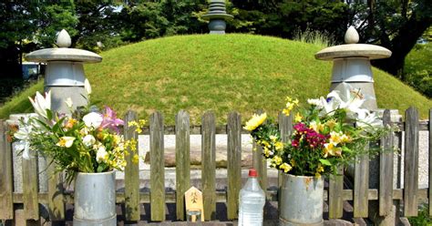 Atomic Bomb Memorial Mound at Peace Memorial Park in Hiroshima, Japan ...