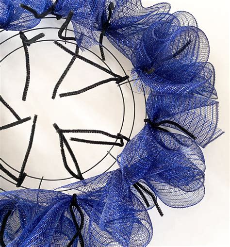 How To Make A Patriotic Deco Mesh And Ribbon Wreath With Wire Frame