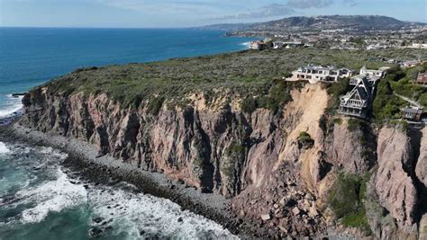 Southern California landslide leaves mansion on cliff's edge