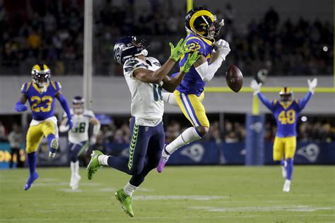 Rams stay in playoff hunt, end Seahawks' 5-game streak