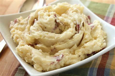 Restaurant-Style Garlic Mashed Potatoes - Delicious as it Looks