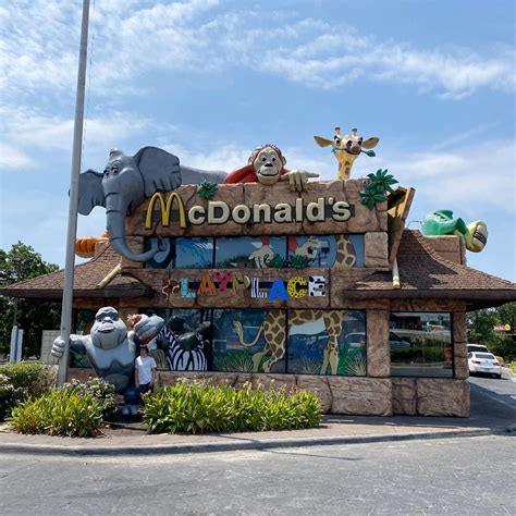 Zoo-Themed McDonald's in Dallas, TX (3 Photos)