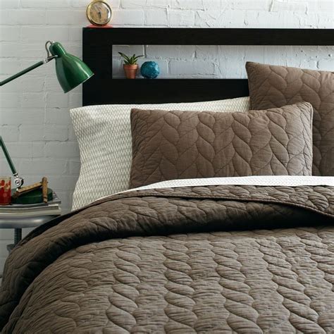 Simple & Stylish: 10 Solid Color Quilts & Coverlets | Bed linens luxury ...