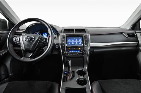 2015-Toyota-Camry-XSE-interior - Motor Trend en Español