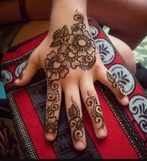 100 Simple Mehndi Design For Kids Images | Best Mehndi Designs For Kids 2024