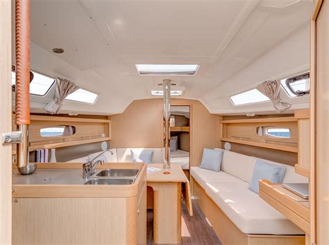 Oceanis 31 / Oceanis / Sailboats - BENETEAU USA | Boat interior design, Boat house interior ...