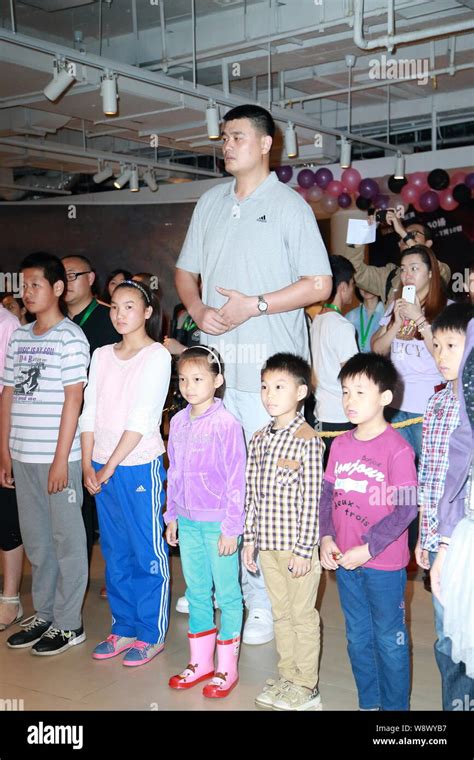 Retired Chinese basketball superstar Yao Ming, center, poses with ...