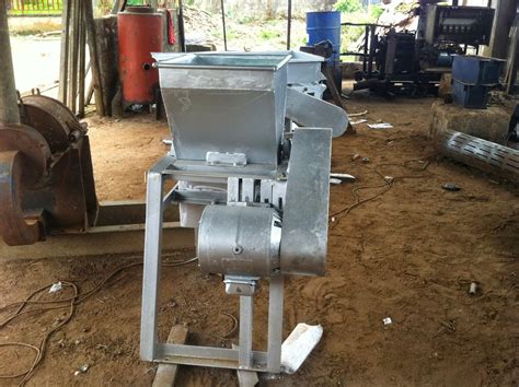 CASSAVA PLANT MACHINES - LOCALLY FABRICATED CASSAVA (GARRI) FRYER | PRESSER | GRINDER | MARTINS ...