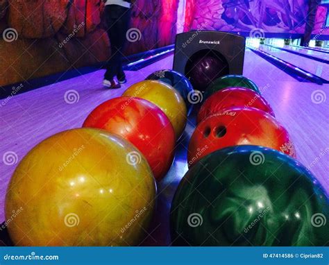 Bowling Balls with Various Colors Editorial Photo - Image of place, purple: 47414586