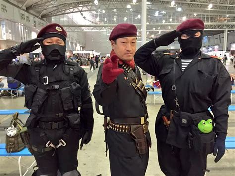 The 'real Ocelot' performed his gun tricks at TGS 2015 - Metal Gear Informer