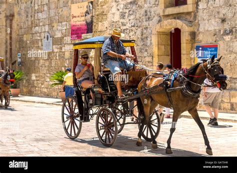 Horse Drawn Cab High Resolution Stock Photography and Images - Alamy