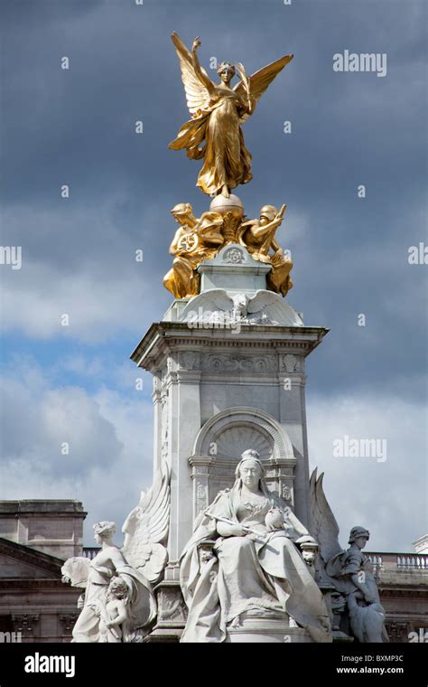 Statue Across From Buckingham Palace