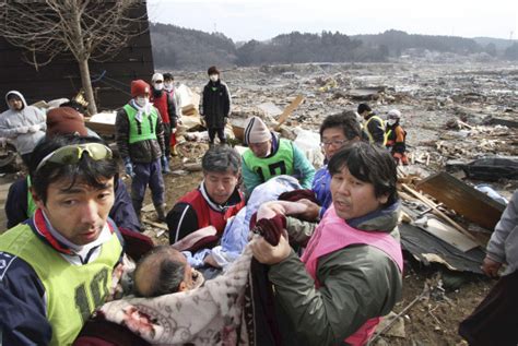 Photos: Rescuers hurry to find Japan tsunami survivors – Orange County ...