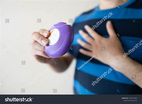 10 Patient Using Dry Powder Inhaler Images, Stock Photos & Vectors | Shutterstock