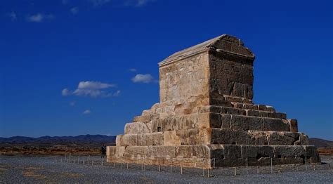 Tomb of Cyrus II, the Great in Pasagarde, Irán | Persian architecture, Iranian architecture ...