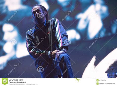 Damian Marley singing live editorial image. Image of lifestyle - 122330730