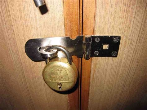 Cabinet Door Locks with Key | Herrajes para muebles, Herrajes para puertas, Herrajes de cocina