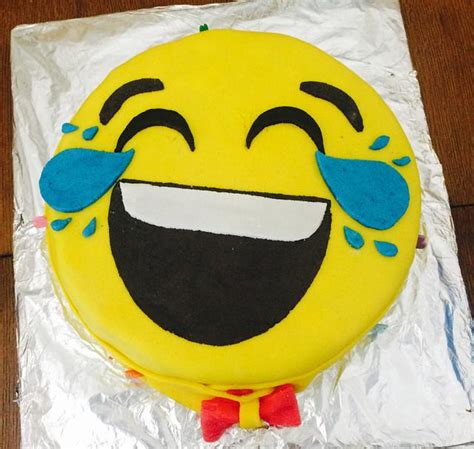 Smiley cake - Cake by Gaby - CakesDecor