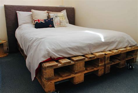 7 Cool Pieces of Furniture You Can Easily Make With Shipping Pallets | HuffPost