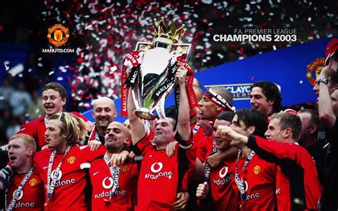 ปักพินในบอร์ด Manchester United Trophies