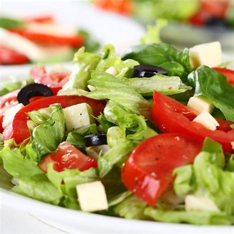 31 Simple Lettuce Salad Recipes - All Nutritious