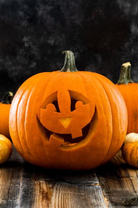 How to Carve a Pumpkin - Jessica Gavin