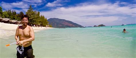 Snorkeling in Koh Lipe, Thailand 🌍 Chris Ruppel