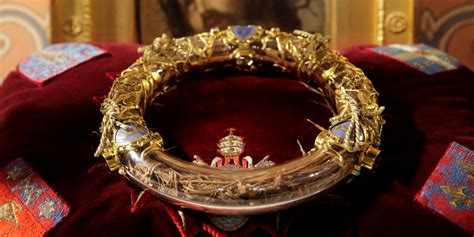 Notre-Dame fire: Crown of thorns, Christ's relics, saved - Business Insider