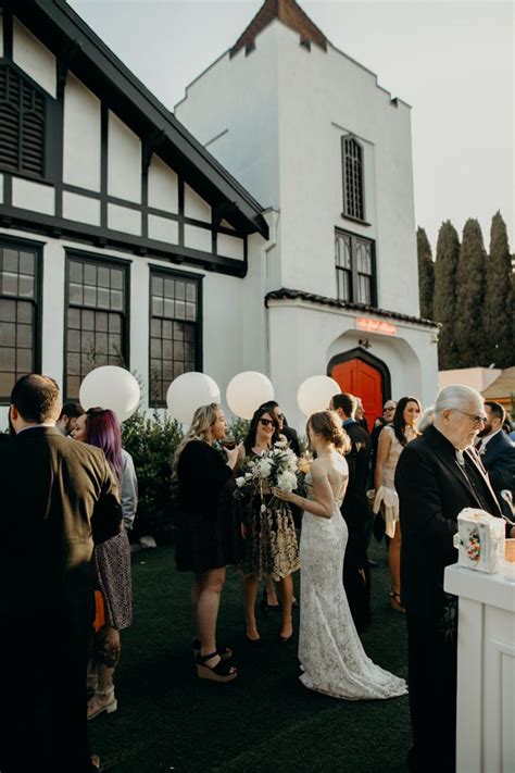 Simple Has Never Looked More Elegant Than This York Manor Wedding in Los Angeles | Junebug Weddings