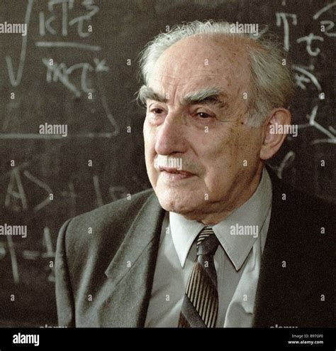 Russian physicist academician 2003 Nobel Prize winner Vitaly Ginzburg Stock Photo - Alamy