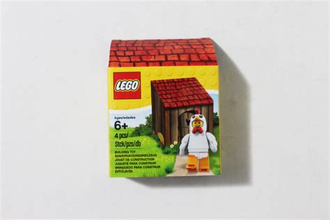 LEGO Seasonal Iconic Easter Minifigure (5004468) Review - The Brick Fan