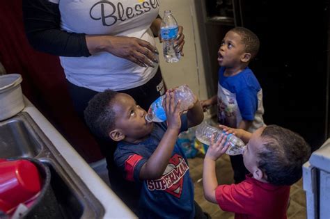 Bottled water dries up in Flint as water crisis fallout continues in ...