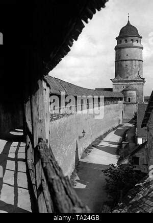 Loepsinger Tor, Noerdlingen city wall, the only completely accessible ...