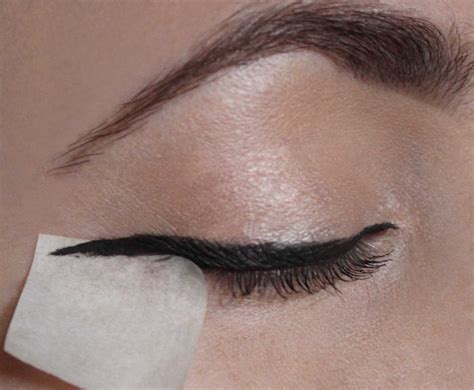 Tips for applying liquid eyeliner - Tina Prajapat