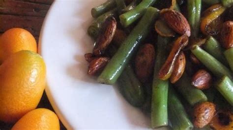 Prepara una ensalada de ejotes con naranjillas y almendras - Sabrosía