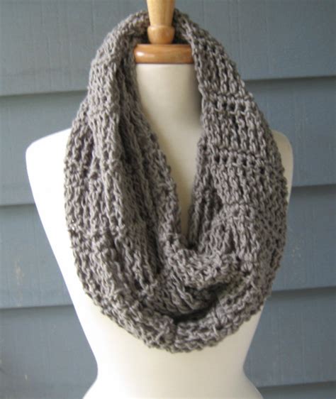 crochet infinity scarf | We Know How To Do It