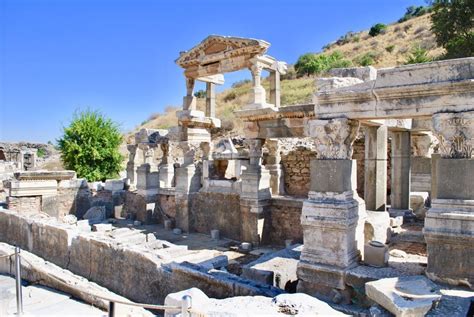 Ephesus Ancient Ruins :: 5 Reasons to Visit - Louise's travel blog ...